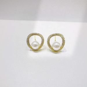 Pendientes geométricos de plata 925 personalizados, modernos, hipoalergénicos, para mujer, vintage, con perlas delicadas, estilo occidental, con baño de oro de 18k. - Product Image 2