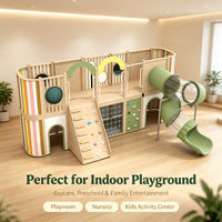 Équipement de terrain de jeu intérieur en bois personnalisé pour usage commercial avec mur d'escalade, toboggan en spirale et maisonnette pour enfants, idéal pour les cafés ludiques