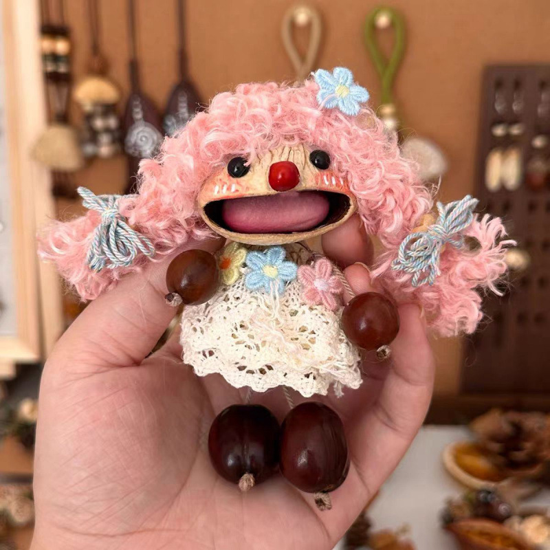 Poupée aux cheveux roses