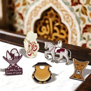 En Stock <span class=keywords><strong>Qatar</strong></span> Souvenir Pins Emblema Bandera Mapa Mascota Símbolo cultural Imán Insignias traseras Regalos del Día Nacional Barato al por mayor Personalizado - Product Image 4