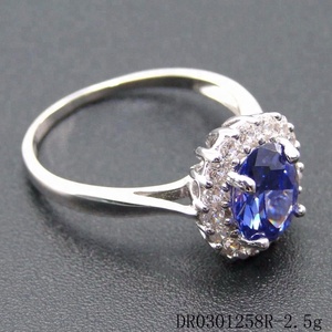 Anillo de Tanzanita Ovalada de Alta Calidad con Baño de Rodio, Gran Venta - Product Image 2