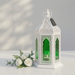 Lanterne à bougie moderne en métal blanc populaire auprès des fabricants, avec verre vert, pour la décoration de la maison, le Ramadan et les mariages - Product Image 1