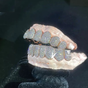Grillz de luxe en diamant Mossinate les plus vendus, personnalisés, style Hip Hop, avec incrustations de diamants, pour hommes et femmes, disponibles à prix d'exportation - Product Image 1
