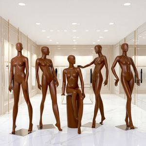 Mannequins de vitrine pour <span class=keywords><strong>magasin</strong></span> de vêtements, ensemble féminin marron corps entier, posture assise élégante et haut de gamme - Product Image 1