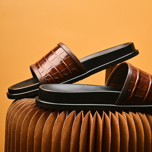 Sandalias de verano para hombre, con punta abierta, para usar como calzado informal de playa, hechas de cuero de alta calidad, con suelas suaves y antideslizantes. - Product Image 4