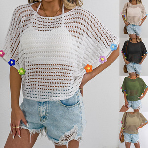 Blusa holgada asimétrica de manga de murciélago calada de punto a máquina para mujer con apliques de ganchillo a mano Casual al por mayor a granel - Product Image 2