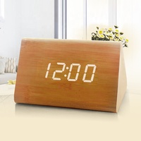 Réveil en bois en forme de triangle Température LED Thermomètre numérique en bois Temps MDF Horloge en bois Contrôle du son Horloge de table de bureau