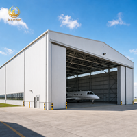 Hangar et garage préfabriqués en acier sur mesure, panneaux muraux isolés, espace de bureau, conception de porte large, garantie de 5 ans