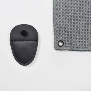 Toalla de gimnasio de microfibra Toalla de golf bordada con bolsillo con cremallera de impresión de color sólido y técnicas impresas con imán - Product Image 4