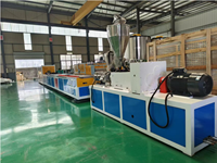 Machine de fabrication de carreaux de sol pour clôture en PE PP WPC entièrement automatique Ligne de production de terrasses en bois composite