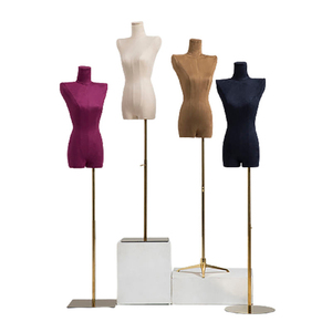 Manichino <span class=keywords><strong>Sartoriale</strong></span> Femminile in Legno Colorato Personalizzato con Braccia in Velluto Scamosciato e Spalle Piatte per Negozi di Abbigliamento - Product Image 1