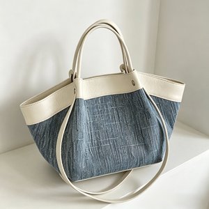 Nouveau sac fourre-tout décontracté pour femme en cuir de vachette véritable et denim, style coréen moderne et simple, avec empiècements contrastants et grande capacité, idéal pour l'été. - Product Image 5