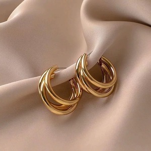 Ingrosso moda europa <span class=keywords><strong>e</strong></span> America <span class=keywords><strong>orecchini</strong></span> placcati <span class=keywords><strong>oro</strong></span> in acciaio inox geometrico dichiarazione Huggie cerchio <span class=keywords><strong>orecchini</strong></span> donna gioielli - Product Image 5