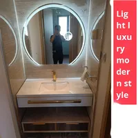 Meuble de salle de bain de luxe avec lavabo intégré en dalle de roche, combinaison de toilettes et de lavabo double vasque