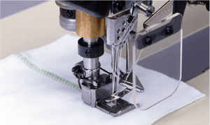 Máquina de Coser Interlock de Cama Plana Serie VF2500-8 en Buen Estado con Control Activo de Hilo - Product Image 4