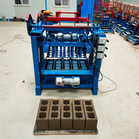 Machine à fabriquer des blocs creux et des pavés en cendres volantes avec fonctionnement automatique du moteur