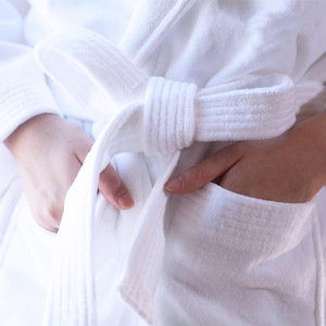 Peignoir romantique d'hôtel cinq étoiles 100% coton satiné épais col en V avec cordon de serrage blanc ODM longueur genou séchage rapide haute qualité - Product Image 4