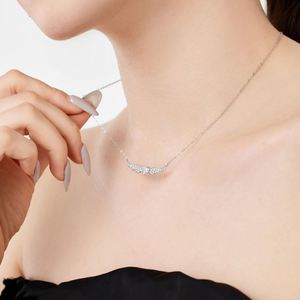 Collar con Colgante de Corazón y Alas de Circonia 5A, Cadena de Plata S925, Diseño Elegante y Moderno de Dylam, Joyería Fina que No se Deslustra - Product Image 4