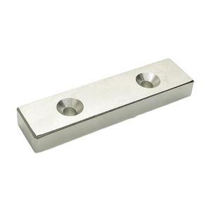 Aimants carrés N52 N45 personnalisés en gros à bas prix avec trou fraisé - Product Image 1