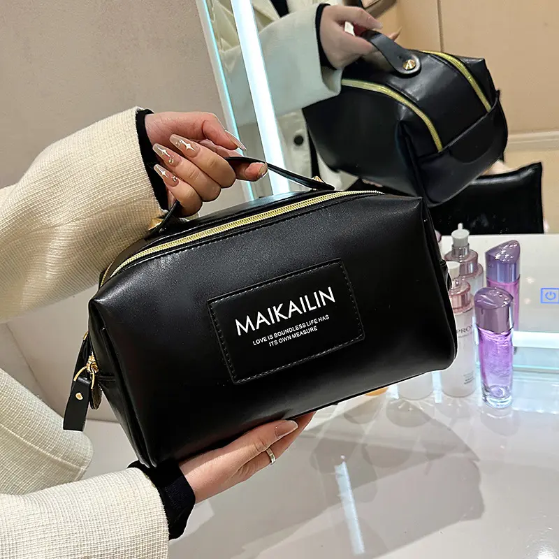 The new cosmetic bag  high-end women's toilet  hand in hand  large-capacity travel storage  skin care products  toiletry bag