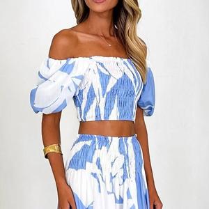 Set di abiti personalizzati da donna in Rayon 100% con stampa floreale in stile hawaiano 2 pezzi per le vacanze con camicetta a spalla e gonna a trapezio da donna - Product Image 3
