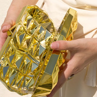 Geometrische Metall-Gold 3D-Pyramiden-Clutch mit Nieten, Diamantgitter-Textur, Box-Tasche für Hochzeit, Cocktail, Bankett, Party