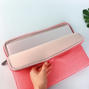 Housse d'ordinateur portable et tablette personnalisée en néoprène avec logo, simple, antichoc, imperméable, doublure en fourrure, couleur personnalisée pour femmes et hommes - Product Image 2
