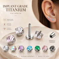 Pendiente de cartílago de titanio ASTM F136 G23 de moda, estilo punk, con circonita de corte Asscher y engaste de garra, hipoalergénico y a juego.