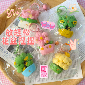 Jouet anti-stress créatif en forme de pot de fleurs, fleur porte-bonheur à rebond rapide, porte-clés mignon en forme de plante en pot à presser - Product Image 2