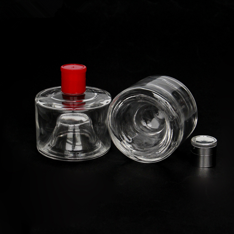 Clear Square Stackable Glass Wine Bottle 150ML Liquor Glass Bottle With  Concave Thick Bottom
