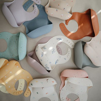 Bavoir Bébé en Silicone Imprimé Personnalisé Confortable et Doux, Sans BPA, Qualité Alimentaire, Facile à Nettoyer, Étanche