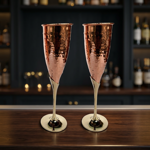 Flûtes à champagne en cuivre faites à la main, design vintage massif, verres à pied plaqués or pour mariage, fête, adultes - Product Image 3