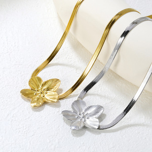 Collier pendentif fleur en alliage de zinc couleur or et argent, bijou de fête, chaîne de clavicule pour femme, accessoire de mode - Product Image 1
