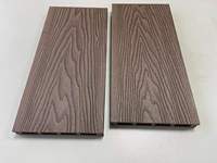 Planche de terrasse extérieure en WPC, couleur bois brossé moderne, imperméable, avec grain de bois profond en relief 3D