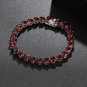 Bracelet en grenat de forme poire / ovale / cœur, minimaliste et contemporain, en argent sterling 925, bijou unique et polyvalent pour les sorties nocturnes - Product Image 3