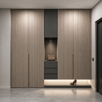 Meuble d'entrée de luxe sur mesure avec rangement intégré moderne, cloison et niche de présentation incurvée avec tiroirs pour la maison