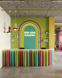 Conception d'intérieur personnalisée pour salon de coiffure pour enfants avec mobilier en contreplaqué MDF, comptoirs incurvés, chaises pour enfants, aménagement commercial coloré, OEM - Product Image 4