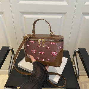 Nuevos bolsos de moda para mujer, bolsos de hombro tipo bandolera con estampado minimalista de gran capacidad a la moda en forma de caja para mujer - Product Image 3