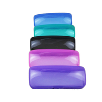 Logo personnalisé Stock coloré en plastique moulé par injection Etui à lunettes de stockage portable Etui à lunettes Pochette de rangement classique pour lunettes