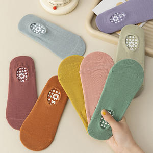 Chaussettes de yoga à cheville extensible, sans couture et respirantes avec grip intégral sur la semelle, idéales pour le Pilates, la <span class=keywords><strong>barre</strong></span> et la danse pour femmes - Product Image 2