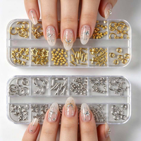 Kit de 12 grilles de breloques pour ongles en alliage style punk, étoiles, croix, pointes, anneaux de piercing pour ongles, clous pour ongles, décorations 3D pour nail art, fournitures pour ongles