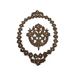 Patch triangulaire en toile brodé main avec fleurs, perles et fil Dabka à coudre pour vêtements, chapeaux, cadeaux - Textile Kushang - Product Image 1