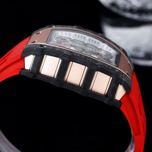 Montre de Haute Horlogerie au Design Léger en Fibre de Carbone, Contraste Luxe, Mécanique, Innovation Structurelle Artistique - Product Image 4