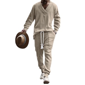 Ensemble tricoté col en V pour homme, style européen, avec pantalon décontracté kaki, coupe ample et tendance, en fibre de polyester, pour printemps et automne - Product Image 1