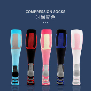 Chaussettes de compression longues, élastiques, respirantes, en nylon rayé, pour la course à pied et l'entraînement, avec design à pression dégradée - Product Image 5