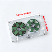 Cassette audio vierge transparente avec bobines multicolores pour enregistrement et collection audio de 90 minutes, style vintage magnétique