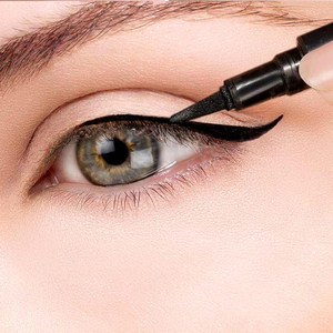 Stylo de <span class=keywords><strong>tatouage</strong></span> Eyeliner liquide à double tête de marque privée Eyeliner Micro-liquide imperméable et anti-taches pour le maquillage <span class=keywords><strong>des</strong></span> <span class=keywords><strong>yeux</strong></span> - Product Image 5