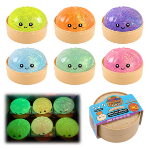 Venta al por mayor de juguetes antiestrés de dumplings y bollos, bonitos, coloridos, con expresiones luminosas, de rebote lento y blandos - Product Image 1