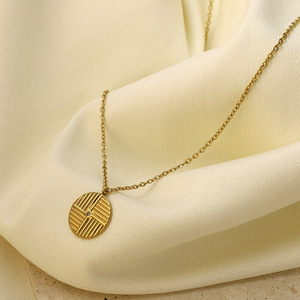 Geometric Round Pendant Necklace Gold Bezel Setting Fashion Clavicle Chain Women's Jewelry - Product Image 1