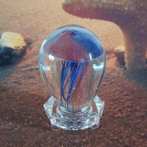 Pisapapeles de Cristal de Murano Hecho a Mano con Diseño de Medusa, Adorno Moderno en Rojo y Azul - Product Image 3